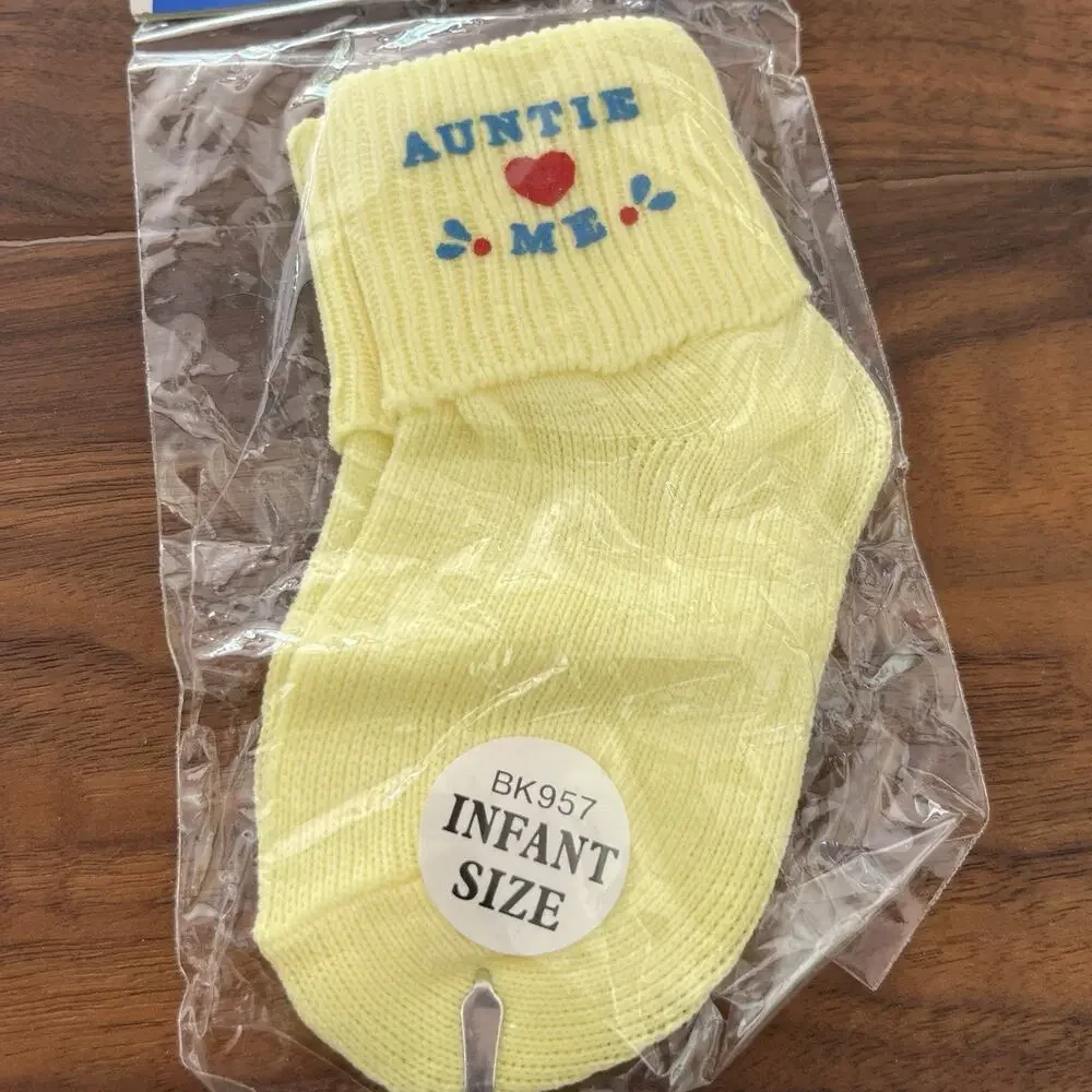 Baby King Vintage Infant Socks Auntie Loves Me BK957 0-9 Months Yellow 1990